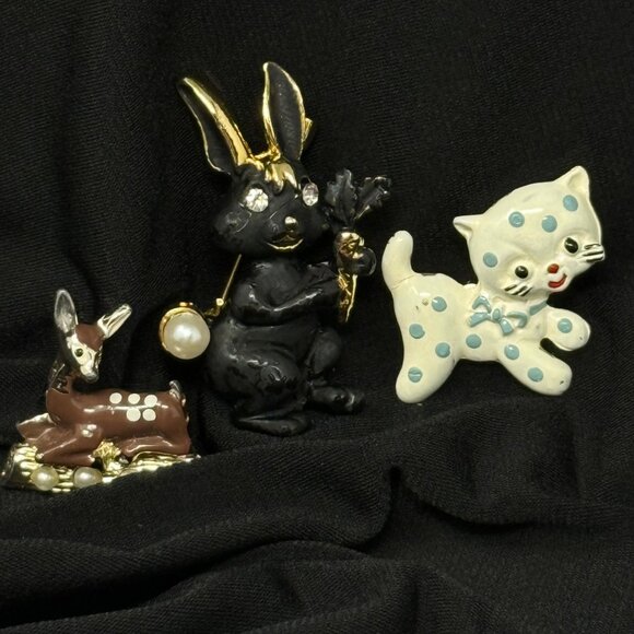 Animal Lover Vintage Pins Brooches Set of 3 - White Cat / Black‎ Rabbit / Deer - Picture 4 of 10